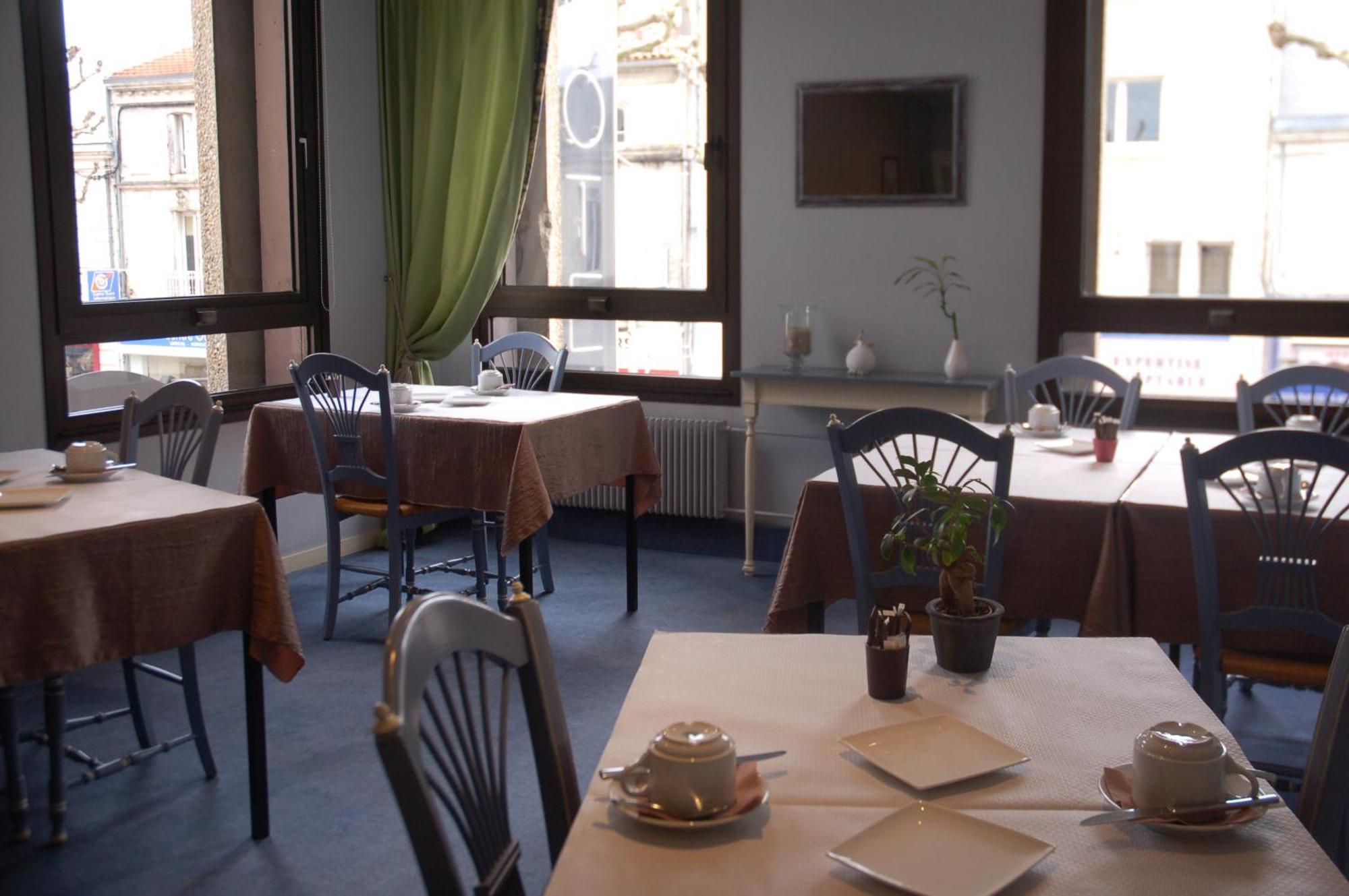De L'avenue Hotel Saintes